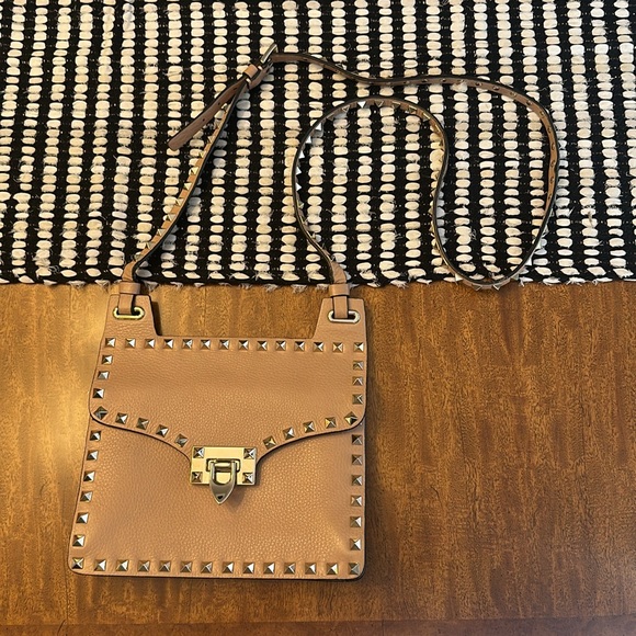 VALENTINO GARAVANI Rockstud Leather Lock-Flap Square Shoulder Bag Skin Sorbet - Picture 6 of 17